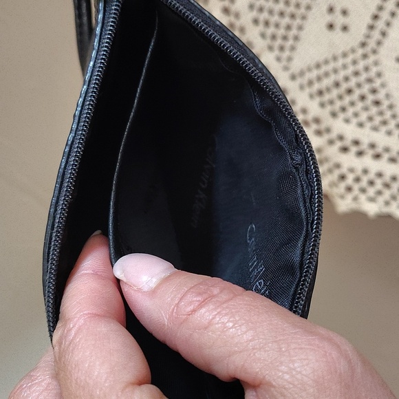 Calvin Klein Black Butter Soft  Leather Small Wristlet Zip Top Two Compartments - Picture 5 of 7